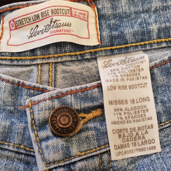 Levi Jean's | Size 18 - Picture 4 of 12